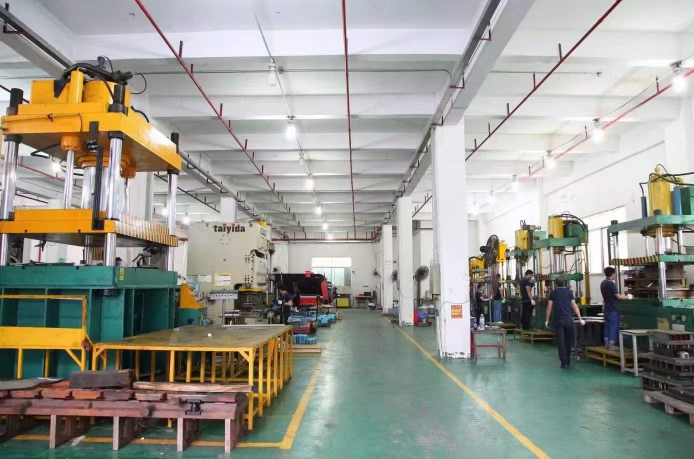 鵬豐精密-深拉伸模具一套完成三次拉伸